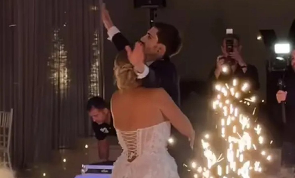 Scena koja će se prepričavati! Mlada podigla mladoženju u vazduh: “Svekrva na aparatima” VIDEO