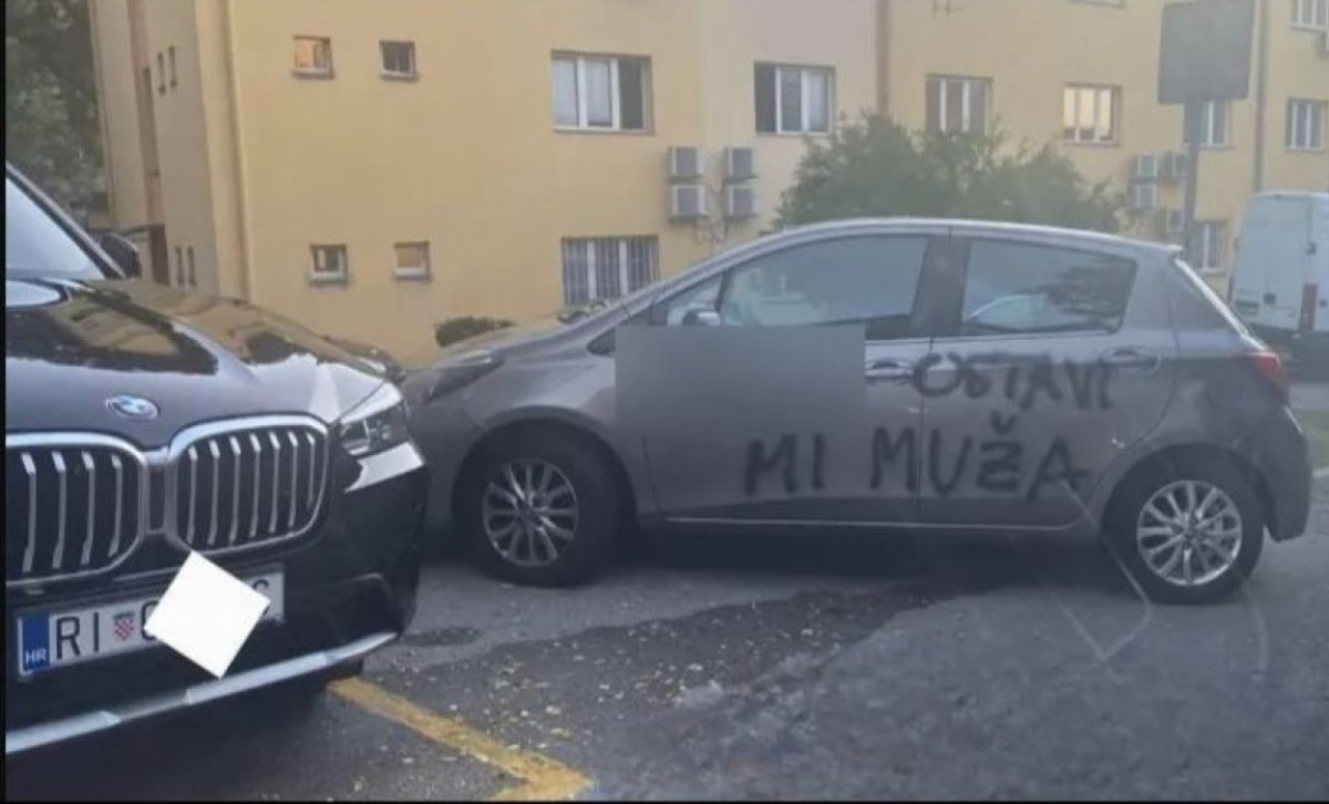 Osvetnička poruka na automobilu zapalila društvene mreže: “Ku**o, ostavi mi muža”