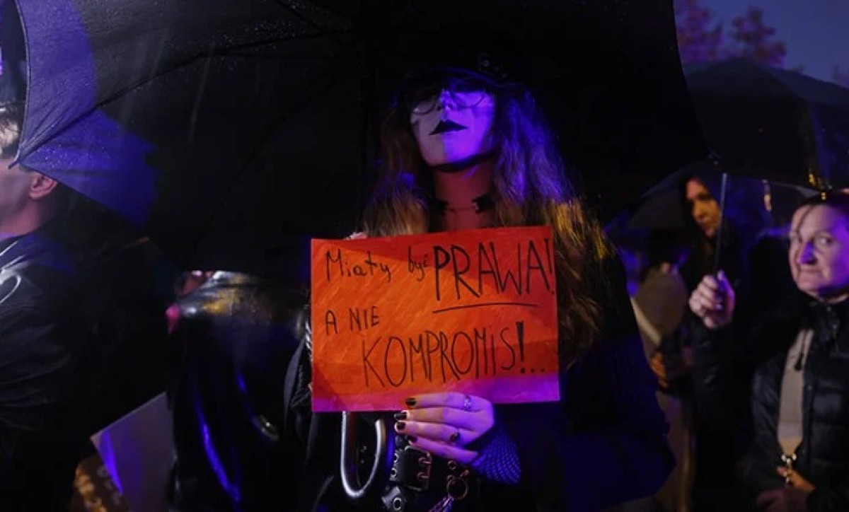 Žene izašle na ulicu: Protesti zbog strogih zakona o abortusu u više od 20 gradova