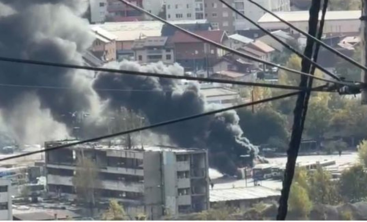 Drama u ovom dijelu BiH! Zapalio se autobus, gust dim uzdiže se visoko iznad oblaka VIDEO