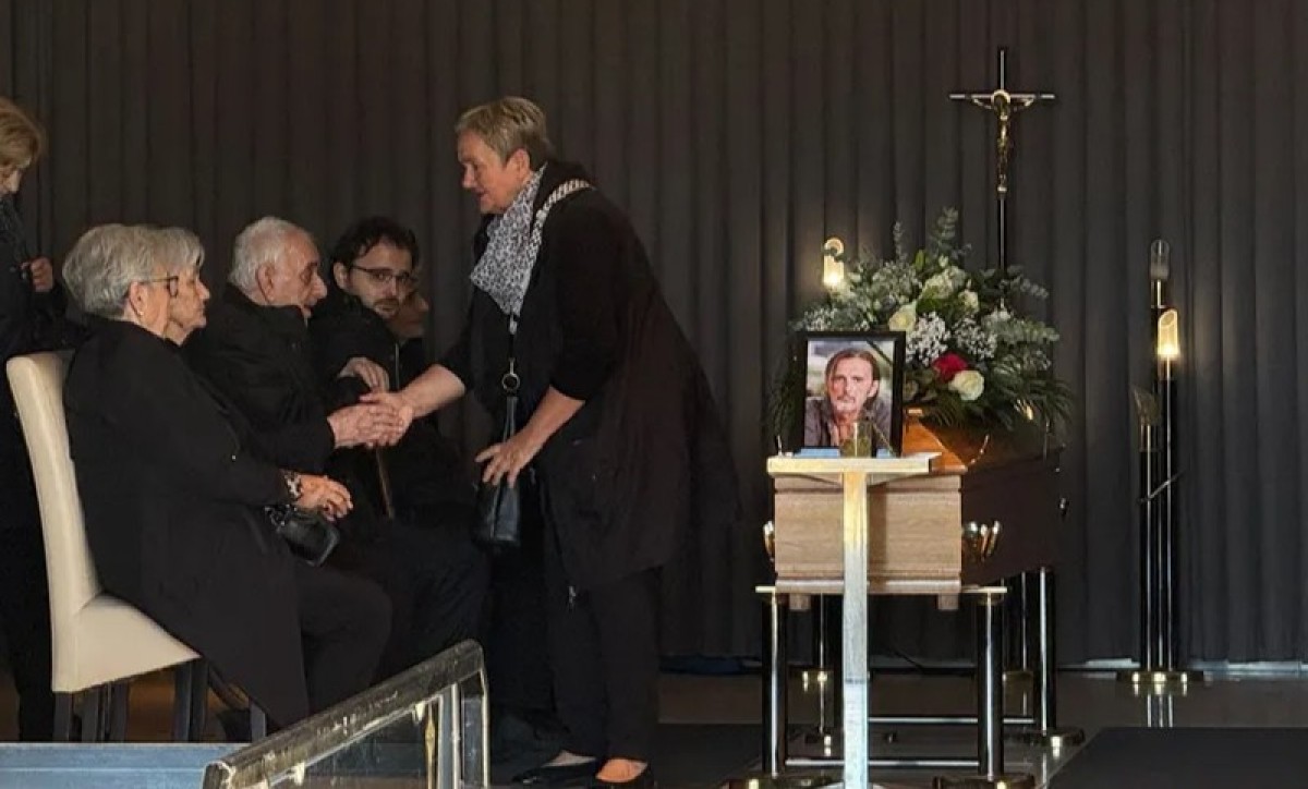 Sahranjen Goran Bare: Od frontmena grupe “Majke” oprostili su se porodica i prijatelji
