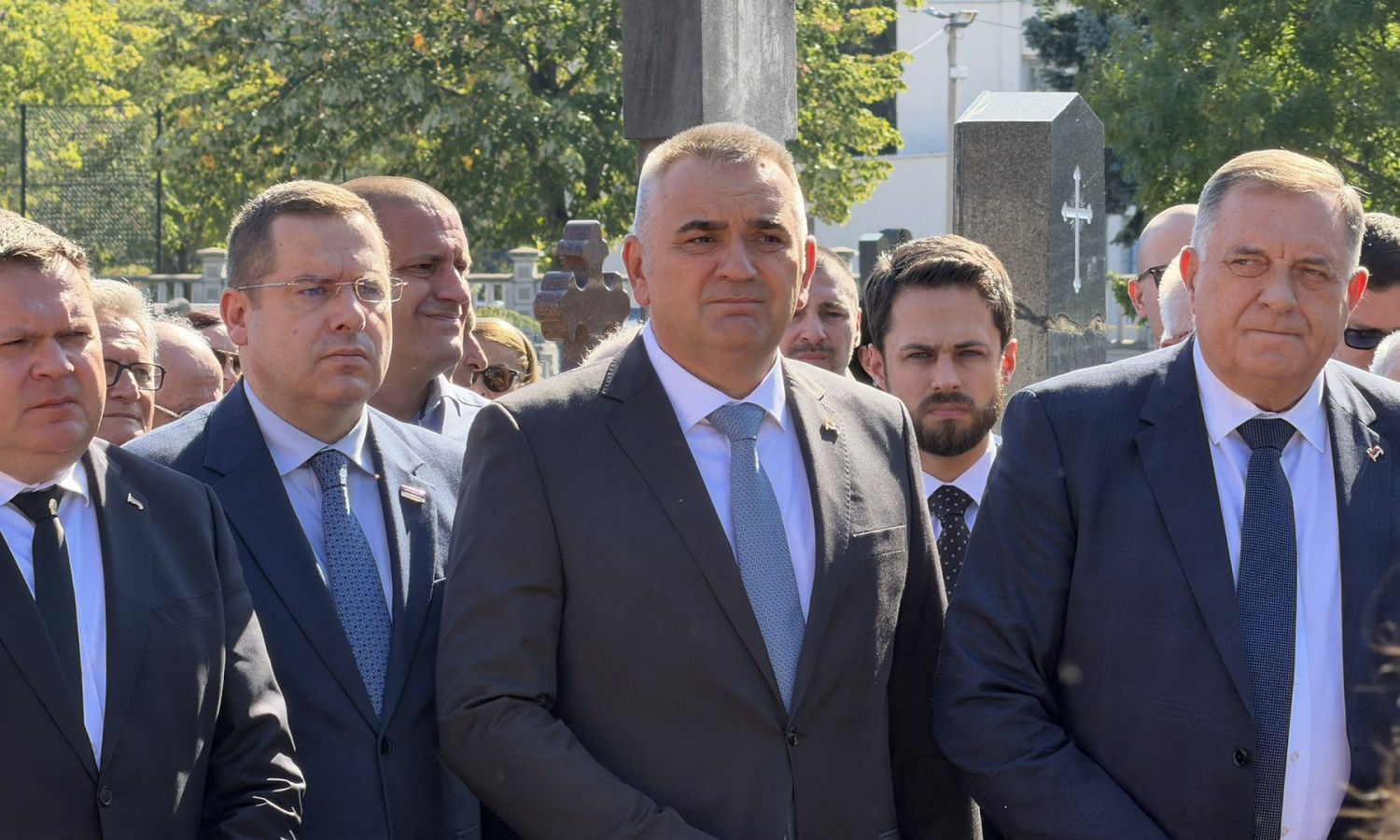 Savo Minić u suzama: Počela sahrana Biljane Plavšić na Svetom Panteliji FOTO