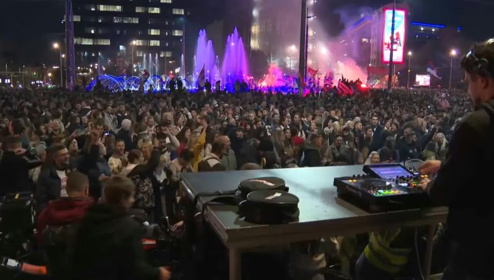 Veliki skup na Slaviji: Pristalice Studentske liste slave pobjedu na izborima VIDEO