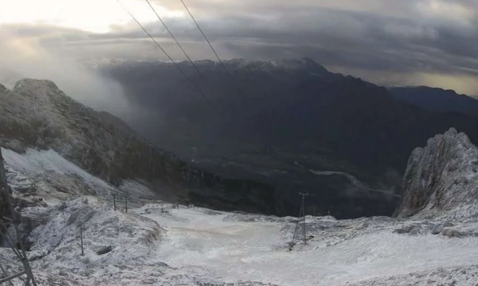 Snijeg već zatrpava slovenske planine, a za vikend stiže novi talas zahlađenja