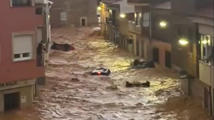 Katastrofalne poplave u Španiji: Žena poginula, bujice nosile sve pred sobom