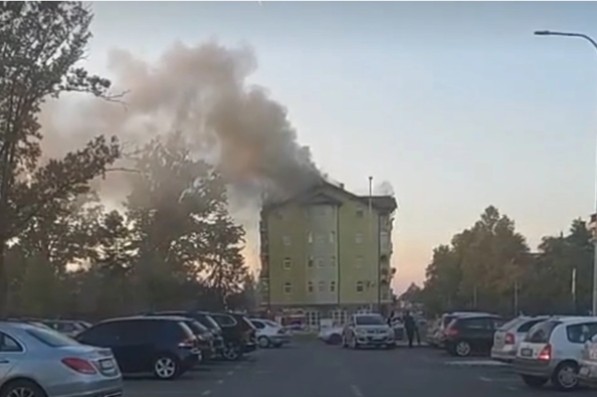 Požar u Srpcu: Gorjela zgrada, povrijeđen vatrogasac VIDEO