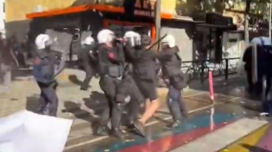 Haos u Tirani: Policija suzavcima i vodenim topovima na studente