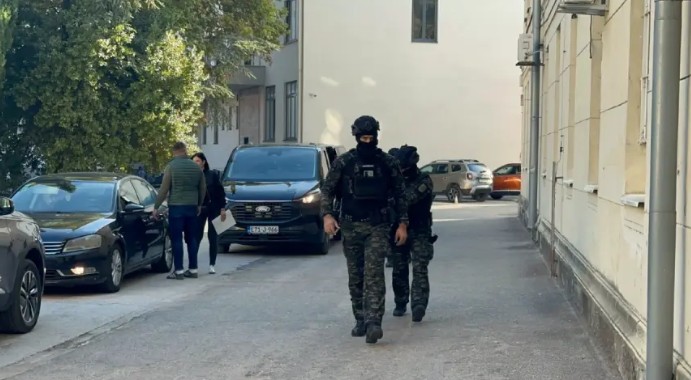 Detalji akcije u Trebinju: Pronađeni droga i oružje, više osoba privedeno VIDEO