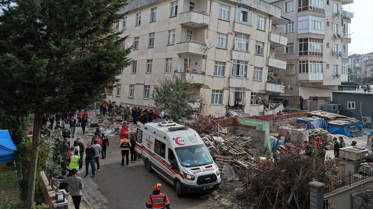 Čudo u Istanbulu: Pet osoba, uključujući dvoje djece, živo izvučeno iz ruševina