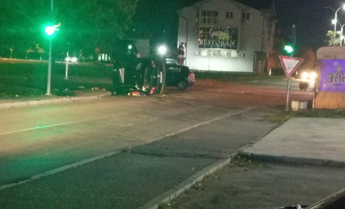 Težak udes u Ugljeviku: Četiri osobe povrijeđene, vozilo završilo na boku