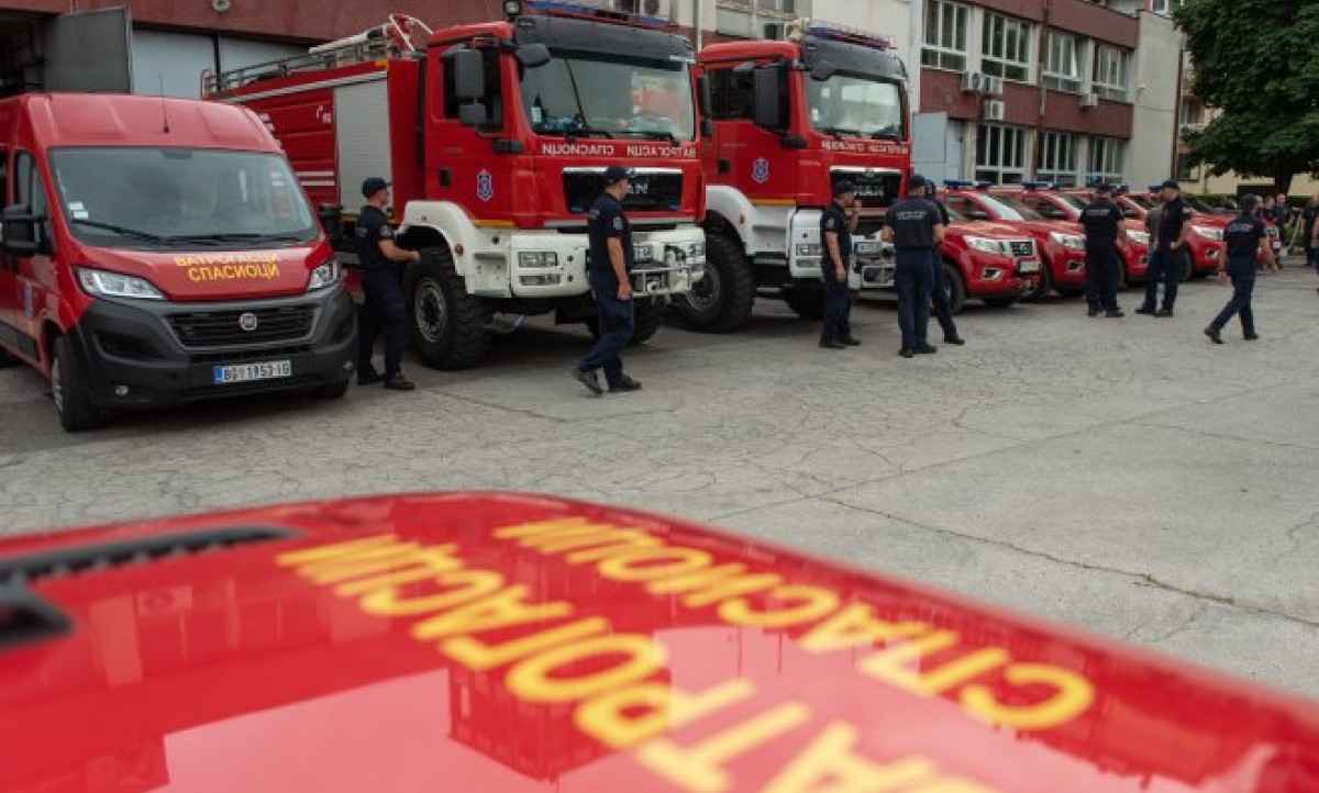 Lokalizovan požar u stambenoj zgradi: Stan izgorio, dvije osobe spasene