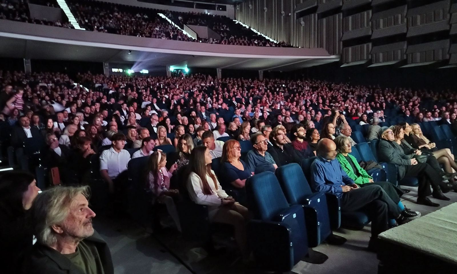 Premijera filma “Zlatni rez 42 – Djeca Kozare”: Publici se obratio Lordan Zafranovic FOTO